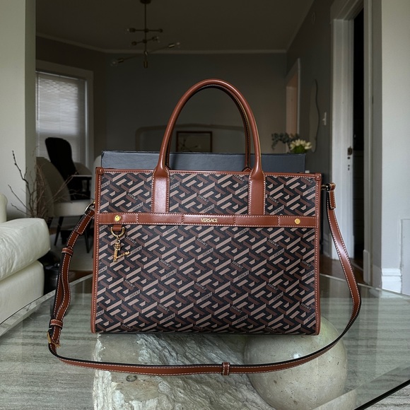 VERSACE
La Greca Signature Tote Bag - Picture 1 of 13